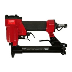 Пневмостеплер скобозабивной Elitech 030200, 0,9х0,7мм (21GA), скобы 12,8х6-16мм,1/4"